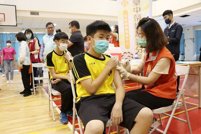 嘉義市領先全國！國中男生今起可公費施打HPV疫苗 估3000名學生受惠 | 華視新聞