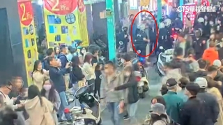 「醉」囂張！　男踹倒警車.跳針嗆「值勤車擋路」