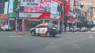 警車未鳴笛闖紅燈嚇壞人　警解釋：尾隨可疑車