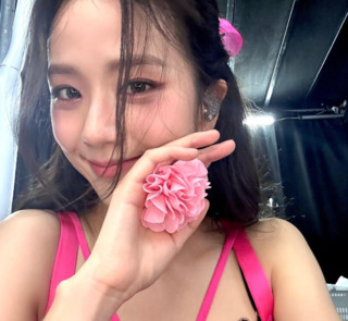 Jisoo《꽃FLOWER》紅遍全球 台語版「簡單啦」網笑翻：回不去了