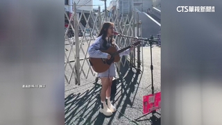 東京街頭自彈自唱！　王中平愛女韓菲甜美嗓音受矚