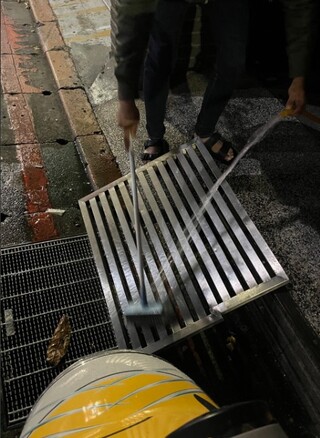 噁！美甲店外「吐後不理」　美甲師怒：有夠自私