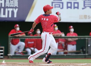 快訊／林智勝300轟出爐！8局代打開轟 持續堆高全壘打紀錄