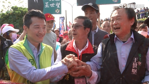 堅偉首同框! 「加Line+握手1分鐘」仍飄煙硝味