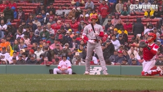 捕手回傳球砸中球棒　大谷翔平受驚嚇瞪大眼！