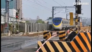 台鐵區間車疑撞擊異物受損停駛　大誤點3小時
