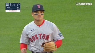 不妙！　疑揮棒過猛傷左手腕　張育成提前退場