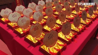 大甲媽回鑾進入台中　信徒敬獻金牌求平安