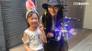 巧遇企鵝妹環台直播　8歲童大秀外語驚呆網友