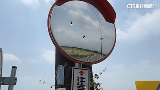 試槍？　屏東鄉道反射鏡遭彈襲　貫穿鏡面威力強