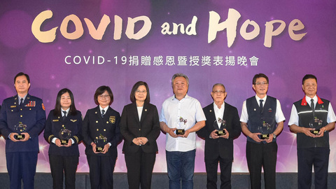 力扛北北桃中防疫計程車任務 台灣大車隊獲總統頒獎肯定