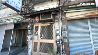 「全台最窄」夾縫屋　僅成年男性手臂攤開寬