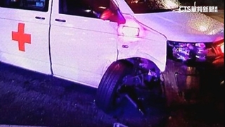 民間救護車「無載人」　疑闖紅燈擦撞轎車3人傷
