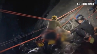 溯溪團登祕境「飛龍瀑布」跌傷　消防人員驚險救援