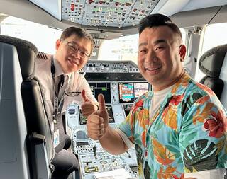 百萬網紅進駕駛艙與張國煒合照 民航局：若查違法可罰6萬元