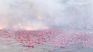 宮廟鞭炮狂炸「整條街如失火」　嘉縣府將開罰