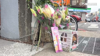 女童被撞路口擺滿花.玩具　父致謝：別再送.憂危險