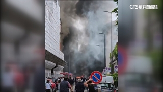 義大利貨車爆炸濃煙竄　多輛汽車起火燃燒
