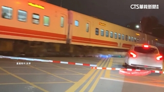 疑換燈號來不及反應　花蓮吉安駕駛卡平交道