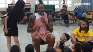 「魔獸」擔任東澳國小一日老師　家長爭睹風采！