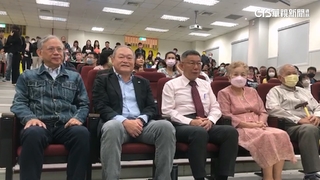 柯P母親節前夕演說！　柯媽媽拄「助行器」全程力挺