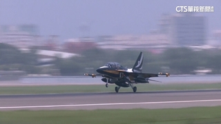 南韓空軍「黑鷹特技隊」　過境小港機場整備補給