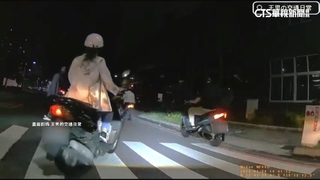 直擊行人地獄！　阿伯過斑馬線...沒車禮讓