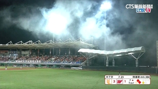 煙火白煙干擾+飛蟻鬧場　花蓮「龍獅戰」狀況多