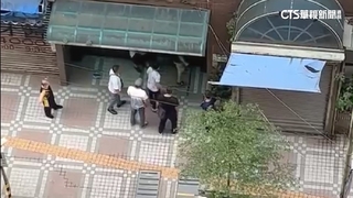 疑欠20萬債務！　男子遭5人登門暴力討債