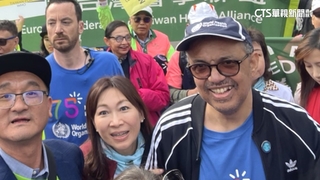 譚德塞「巧遇」台灣團　遭包圍高喊"讓台入世衛！