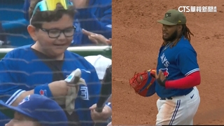 癌童舉牌加油！　小葛雷諾注意到　溫馨送球棒