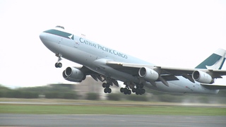 空服員歧視中國旅客不會英文 國泰航空3度道歉、解雇3空服員