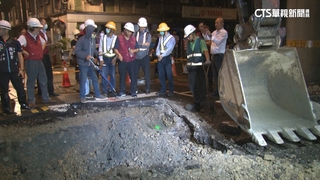 新北板橋工地前「路面塌陷」　工務局：勒令停工