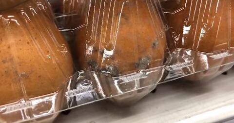 賣場驚見進口蛋發霉！　毒理專家：洗淨也無法食用　嚴重恐引發肝功能異常