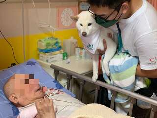 高雄長照機構舉辦「守汪相助」　狗醫生療癒住民與家屬身心靈