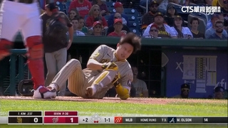 教士金河成膝蓋挨「自打球」　痛到倒地翻滾