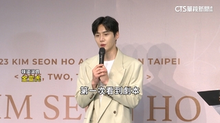 「洪班長」來了！　金宣虎首度來台　拿鳳梨「招好運」