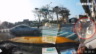 禮讓行人慘遭撞　小黃司機控肇事公車賠償卸責