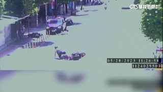 「鬼切迴轉」擦撞機車　騎士噴飛肉身撞勞斯萊斯