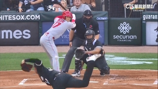 痛！　大谷翔平挨砸放聲大叫　仰頭表情痛苦