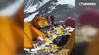 垃圾真的堆如「山」！　聖母峰營區積大量廢棄用具