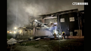 屋炸門噴！　台南中央廚房氣爆　整片建築陷火海