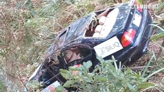 台東拉力賽翻車意外！　連兩車過彎失控墜落邊坡