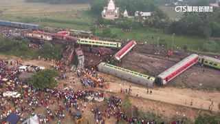 印度3火車相撞288人亡　官員：電子號誌變更所致