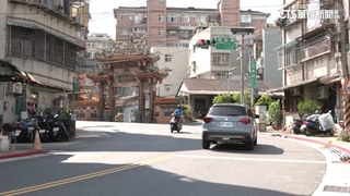 行人險遭闖紅燈車撞　錄影檢舉「證據不足」