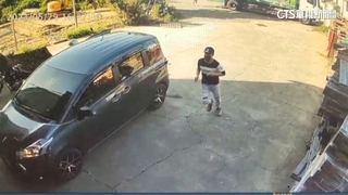 自家工廠前遭扯包.噴辣椒水　燈具商護鉅款滿身傷