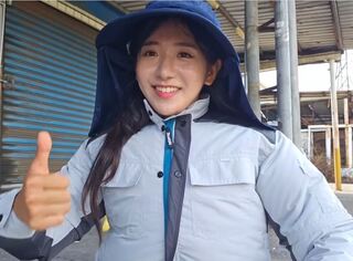 企鵝妹抵達高雄 粉絲贈超神「抗暑外套」　網一看驚：這件很貴