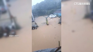 鋒面襲北台降大雨！汐止水淹半輪胎高　機車慘泡水