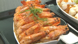 超浮誇！　20隻白蝦.56顆小干貝「滿到看不到麵」