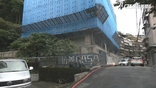 信義區新案罕見走跌　每坪跌近10萬.近7%